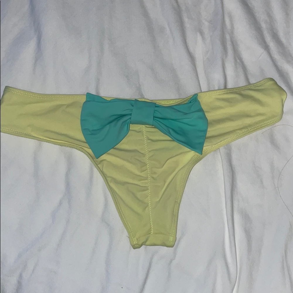 Cheeky bikini bottoms